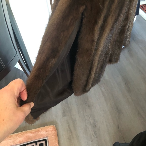 Beautiful Alfred Sung mink coat for sale in mint condition. Size 10-12 - Picture 7 of 15